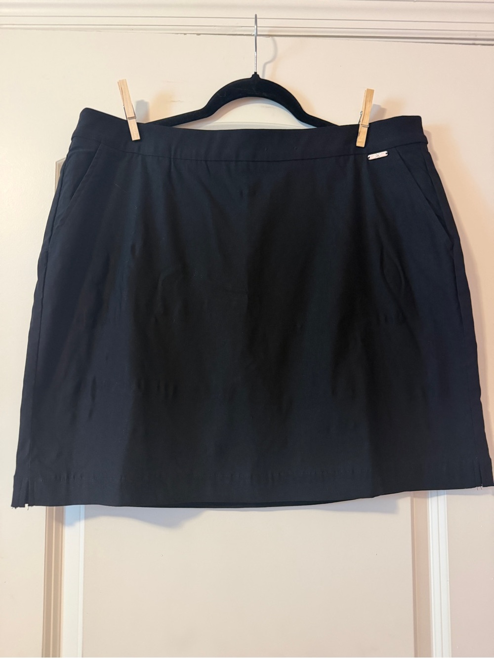 Rafaella Women’s comfort waistband, front pockets stretch golf skort. XL